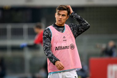 Paulo Dybala (Juventus) İtalyan futbolu Serie A maçında ısınma turu sırasında Verona, İtalya 'daki Marcantonio Bentegodi Stadyumu' nda Hellas Verona FC - 30 Ekim 2021