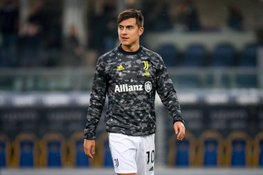Paulo Dybala (Juventus) İtalyan futbolu Serie A maçında ısınma turu sırasında Verona, İtalya 'daki Marcantonio Bentegodi Stadyumu' nda Hellas Verona FC - 30 Ekim 2021