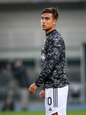 Paulo Dybala (Juventus) İtalyan futbolu Serie A maçında ısınma turu sırasında Verona, İtalya 'daki Marcantonio Bentegodi Stadyumu' nda Hellas Verona FC - 30 Ekim 2021