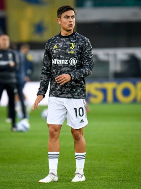 Paulo Dybala (Juventus) İtalyan futbolu Serie A maçında ısınma turu sırasında Verona, İtalya 'daki Marcantonio Bentegodi Stadyumu' nda Hellas Verona FC - 30 Ekim 2021