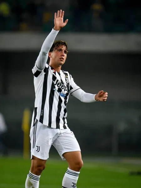 Luca Pellegrini Juventus Saluda Los Aficionados Durante Partido Fútbol Italiano — Foto de Stock