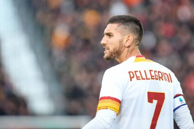 İtalyan Lorenzo Pellegrini, İtalya 'nın Venedik kentindeki Pier Luigi Penzo stadyumunda oynanan Venezia FC-AS maçında tepki gösterdi.