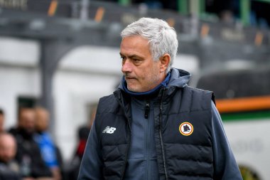 Roma Teknik Direktörü Jose Mourinho İtalya futbol takımı Serie A maçında Venezia FC, İtalya 'nın Venedik kentindeki Pier Luigi Penzo Stadyumu' nda AS Roma 'ya karşı.