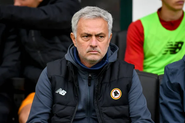 Roma Teknik Direktörü Jose Mourinho İtalya futbol takımı Serie A maçında Venezia FC, İtalya 'nın Venedik kentindeki Pier Luigi Penzo Stadyumu' nda AS Roma 'ya karşı.