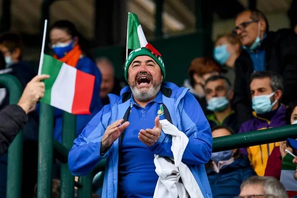 İtalya 'nın Sonbahar Uluslar Kupası ragbi karşılaşması sırasında İtalyan taraftarı: 2021 Deneme Maçı, İtalya Arjantin' e karşı Treviso, İtalya 'daki Monigo Stadyumu, 13 Kasım 2021 - Fotoğraf: Ettore Griffoni