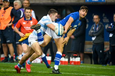 İtalya 'nın Treviso kentindeki Monigo Stadyumu' nda oynanan 2021 Sonbahar Uluslar Kupası rugby karşılaşmasında Arjantin (Mateo Carreras) liderliğindeki Alessandro Fusco 'nun Offload' u, İtalya 'nın Treviso kentindeki Monigo Stadyumu' nda oynanan İtalya - Fotoğraf: Ettore Griffoni