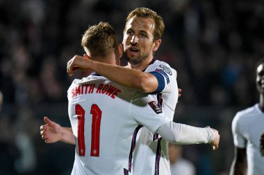 İngiliz Harry Kane, 15 Kasım 2021 'de San Marino, San Marino' daki San Marino Stadyumu 'nda İngiltere' ye karşı San Marino Dünya Kupası elemeleri sırasında İngiliz Emile Smith Rowe 'a sarıldı - Fotoğraf: Ettore Griffoni