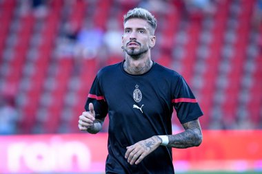 Samuel Castillejo (Milan), İtalya 'nın Trieste kentindeki Nereo Rocco Stadyumu' nda oynanan AC Milan-Panathinaikos FC maçında ısınma maçında portresi.