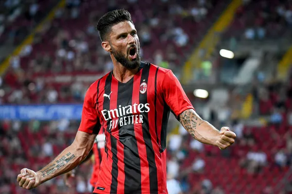 Olivier Giroud (Milan), İtalya 'nın Trieste kentindeki Nereo Rocco stadyumunda oynanan AC Milan-Panathinaikos FC maçında portresi.