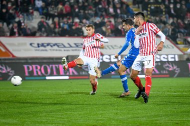 Massimo Bertagnoli (Brescia) İtalya Futbol Şampiyonası Ligi BKT LR Vicenza-Brescia Calcio maçında 20 Kasım 2021 'de İtalya' nın Vicenza kentindeki Stadyum Romeo Menti 'de gol attı.
