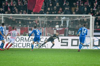 Stefano Giacomelli (Vicenza) İtalya Futbol Şampiyonası Ligi BKT LR Vicenza-Brescia Calcio maçında 20 Kasım 2021 'de İtalya' nın Vicenza kentinde oynanan Stadyum Romeo Menti maçında serbest vuruşta 2-3 gol attı.