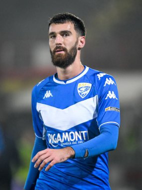 İtalya Futbol Şampiyonası Ligi 'nde Riad Bajiç (Brescia) portresi BKT LR Vicenza' ya karşı Brescia Calcio 'nun 20 Kasım 2021' de İtalya 'nın Vicenza kentindeki Romeo Menti Stadyumu' nda çekilmiş resmi.