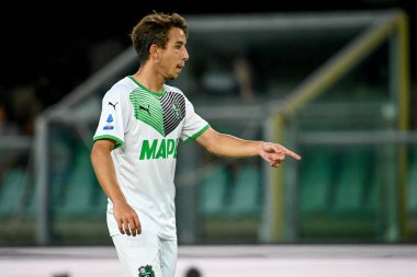 İtalya futbolu Serie A maçında Maxime Lopez (Sassuolo) portresi, 21 Ağustos 2021 'de İtalya' nın Verona kentinde Marcantonio Bentegodi Stadyumu 'nda Hellas Verona FC' ye karşı ABD Sassuolo (portreler) maçı.