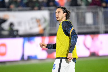 İtalya futbol takımı Serie A 'nın Venezia FC ile Inter FC maçı sırasında İtalya' nın Venedik kentinde 27 Kasım 2021 'de Pier Luigi Penzo Stadyumu' nda oynanan ısınma maçında çekilen Matteo Darmian portresi.