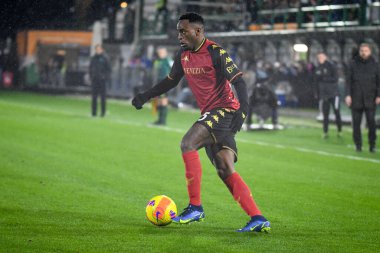 Venezia 'dan Ridgeciano Haps İtalyan futbolu Serie A maçında Venezia FC ile Inter FC arasında 27 Kasım 2021' de Venedik 'teki Pier Luigi Penzo Stadyumu' nda oynanan portrede görülüyor.