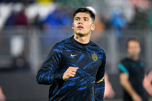 İtalya futbol takımı Serie A 'nın Venezia FC' ye karşı Inter FC maçında 27 Kasım 2021 'de İtalya, Venedik' teki Pier Luigi Penzo Stadyumu 'nda oynanan ısınma maçında Joaquin Correa portresi.