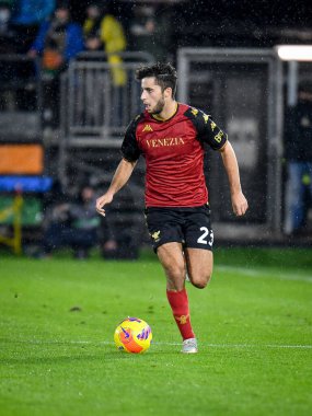 Venezia 'nın Sofian Kiyine portresi İtalyan futbolu Serie A maçında Venezia FC ile Inter FC arasında Venedik, İtalya' daki Pier Luigi Penzo Stadyumu 'nda 27 Kasım 2021' de oynandı.