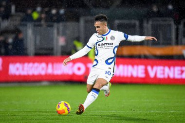 Inter 's Lautaro Martinez İtalyan futbol takımı Serie A maçında Venezia FC ile Inter FC arasındaki Venedik, İtalya' daki Pier Luigi Penzo Stadyumu 'nda 27 Kasım 2021 - Fotoğraf: Ettore Griffoni
