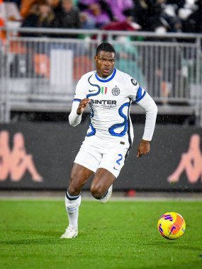Inter 's Denzel Dumfries İtalyan futbolu Serie A maçında Venezia FC ile Inter FC arasındaki Venedik, İtalya' daki Pier Luigi Penzo Stadyumu 'nda 27 Kasım 2021 - Fotoğraf: Ettore Griffoni