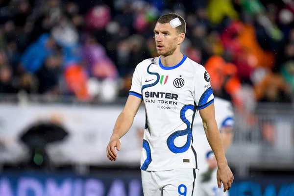 İtalya futbol takımı Serie A maçında Inter 'in Edin Dzeko portresi Venezia FC ile Venezia FC arasındaki Venedik, İtalya' daki Pier Luigi Penzo Stadyumu, 27 Kasım 2021 - Fotoğraf: Ettore Griffoni