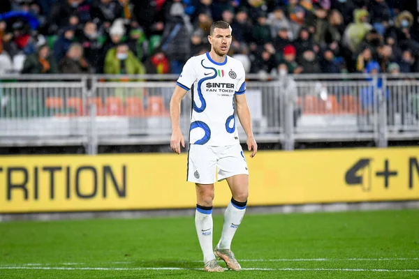 İtalya futbol takımı Serie A maçında Inter 'in Edin Dzeko portresi Venezia FC ile Venezia FC arasındaki Venedik, İtalya' daki Pier Luigi Penzo Stadyumu, 27 Kasım 2021 - Fotoğraf: Ettore Griffoni