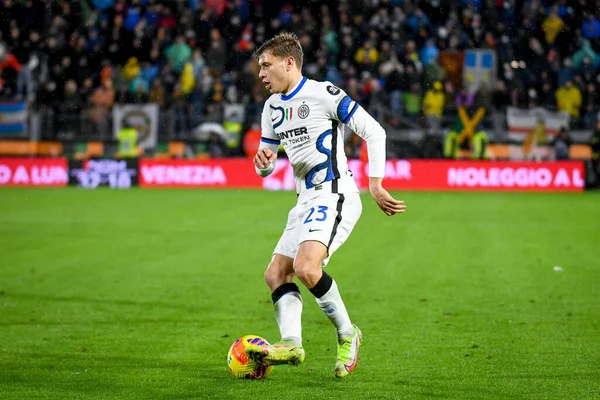 İtalya futbolu Serie A maçı sırasında İtalya 'nın Nicolo Barella portresi Venezia FC ile Venezia FC arasında Venedik, İtalya' daki Pier Luigi Penzo Stadyumu 'nda oynandı.