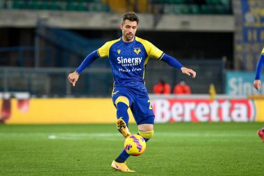Daniel Bessa (Verona) İtalyan futbolu Serie A maçı sırasında İtalya 'nın Verona kentindeki Marcantonio Bentegodi Stadyumu' nda Hellas Verona FC-Cagliari Calcio maçında portresi, 30 Kasım 2021