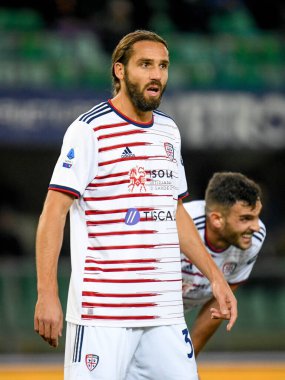 Leonardo Pavoletti (Cagliari) İtalyan futbol takımı Serie A maçında portre Hellas Verona FC - Cagliari Calcio maçı Verona, İtalya 'da Marcantonio Bentegodi Stadyumu' nda, 30 Kasım 2021