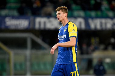 Pawel Dawidowicz (Verona) İtalya futbol takımı Serie A maçında Hellas Verona FC - Cagliari Calcio maçında Verona, İtalya 'da Marcantonio Bentegodi Stadyumu' nda 30 Kasım 2021