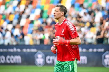 Wojciech Szczesny (Juventus), İtalya 'nın Udine şehrindeki Dacia Arena Stadyumu' nda oynanan Udinese Calcio, Juventus FC (portreler) maçında 22 Ağustos 2021 'de oynanan ısınma maçında portresi çekilmiştir.