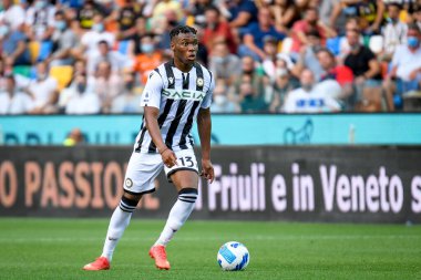 İtalya futbol takımı Serie A 'nın Udinese Calcio' ya karşı Juventus FC (portreler) maçında Udine, İtalya 'daki Dacia Arena Stadyumu' nda 22 Ağustos 2021 'de oynanan Destiny Udogie (Udinese) portresi