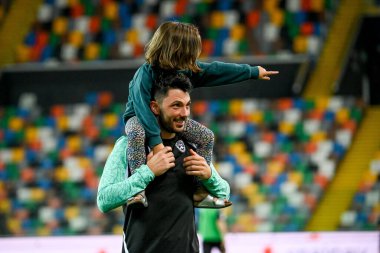 Udinese 'den Tolgay Arslan, İtalya' nın Udine kentinde Udinese Calcio 'ya karşı Venezia FC (Portreler) maçı sırasında 27 Ağustos 2021' de İtalya 'nın başkenti Udine' deki Dacia Arena Stadyumu 'nda oynandı.