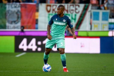 Udinese 'den Samir Caetano de Souza Santos, İtalya' nın Udine kentinde Udinese Calcio 'ya karşı Venezia FC (Portreler) maçı sırasında görev başında.