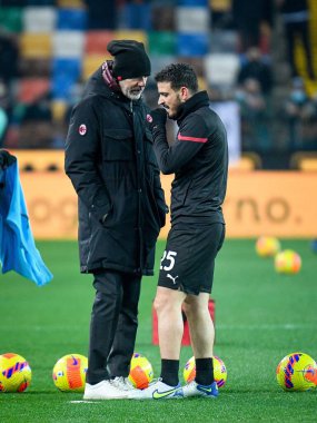 Milan teknik direktörü Stefano Pioli İtalya 'nın Udine kentindeki Dacia Arena Stadyumu' nda oynanan Udinese Calcio - UC Milan maçında Milano 'dan Fikayo Tomori ile konuştu.