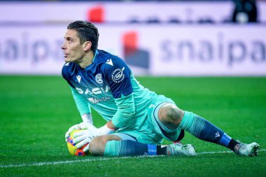 Udinese 'den Marco Silvestri, Udinese Calcio ile UC Milan maçında Udine, İtalya' daki Dacia Arena Stadyumu 'nda 11 Aralık 2021' de oynanan karşılaşmada gol kaydetti.