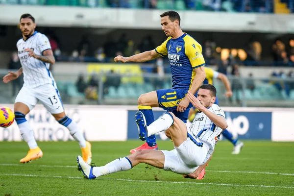 Kevin Lasagna Verona Ação Frustrado Pelo Merih Demiral Atalanta Durante — Fotografia de Stock