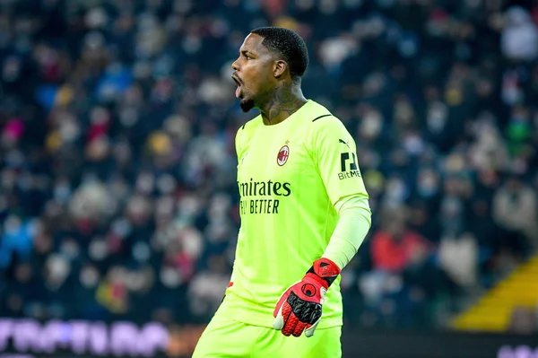 Milan 'ın Mike Maignan portresi İtalyan futbolu Serie A maçında Udinese Calcio ile Friuli - Dacia Arena Stadyumu, Udine, İtalya' da 11 Aralık 2021 - Fotoğraf: Ettore Griffoni