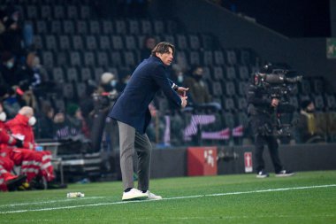Udinese 'nin baş antrenörü Gabriele Cioffi, İtalya' nın Udine şehrinde Udinese Calcio ile AC Milan maçında 11 Aralık 2021 'de oynanan Udine - Dacia Arena Stadyumu - Ettore Griffoni