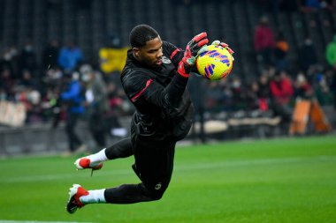 Milan 'ın Mike Maignan portresi İtalyan futbolu Serie A maçında Udinese Calcio ile Friuli - Dacia Arena Stadyumu, Udine, İtalya' da 11 Aralık 2021 - Fotoğraf: Ettore Griffoni
