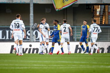 Atalanta 'dan Aleksey Miranchuk 12 Aralık 2021' de İtalya 'nın Verona kentinde Marcantonio Bentegodi Stadyumu' nda oynanan Hellas Verona FC - Atalanta BC maçında 1-1 'lik gol attıktan sonra kutluyor.
