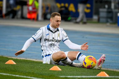 Atalanta 'nın Teun Koopmeiners takımı İtalya' nın Verona kentindeki Marcantonio Bentegodi Stadyumu 'nda oynanan Hellas Verona FC-Atalanta maçında sahadan kayarak çıktı.