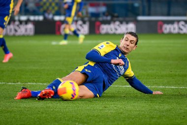 Verona 'nın Giangiacomo Magnani portresi İtalyan futbol takımı Serie A maçında Hellas Verona FC - Atalanta BC maçı sırasında İtalya' nın Verona kentinde Marcantonio Bentegodi Stadyumu 'nda 12 Aralık 2021