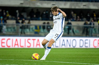 Atalanta 'nın Marten de Roon portresi İtalyan futbolu Serie A maçında Hellas Verona FC - Atalanta BC maçı sırasında İtalya' nın Verona kentindeki Marcantonio Bentegodi Stadyumu 'nda 12 Aralık 2021