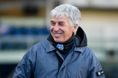 Atalanta 'nın teknik direktörü Gian Piero Gasperini İtalya' nın Serie A maçı sırasında İtalya 'nın Verona şehrindeki Marcantonio Bentegodi Stadyumu' nda oynanan Hellas Verona FC-Atalanta karşılaşmasında portreyi gösterdi.