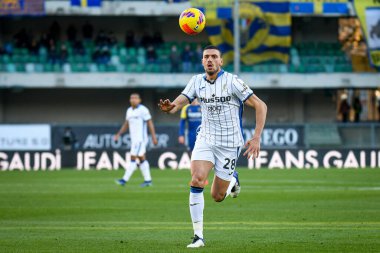 Atalanta 'nın Merih Demiral portresi İtalyan futbolu Serie A maçında Hellas Verona FC - Atalanta BC maçı sırasında İtalya' nın Verona kentinde Marcantonio Bentegodi Stadyumu 'nda, 12 Aralık 2021