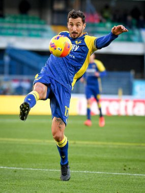 Verona 'nın Federico Ceccherini portresi İtalyan futbolu Serie A maçında Hellas Verona FC - Atalanta BC maçı sırasında İtalya' nın Verona kentindeki Marcantonio Bentegodi Stadyumu 'nda 12 Aralık 2021