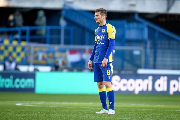 Verona 'nın İtalya futbolu Serie A maçındaki Darko Lazoviç portresi, 12 Aralık 2021' de İtalya 'nın Verona kentinde Marcantonio Bentegodi Stadyumu' nda Hellas Verona FC ile Atalanta BC maçında çekildi.