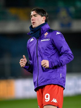Fiorentina 'dan Dusan Vlahoviç İtalya futbol takımı Serie A maçında Hellas Verona FC' ye karşı ACF Fiorentina (Arşiv portreleri) Marcantonio Bentegodi Stadyumu 'nda 22 Aralık 2021 - Fotoğraf: Ettore Griffoni