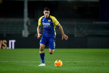 Verona 'dan Davide Faraoni, İtalya' nın Verona kentinde 22 Aralık 2021 'de oynanan İtalyan futbolu Serie A karşılaşmasında Hellas Verona FC, ACF Fiorentina (Arşiv portreleri) maçına çıktı.
