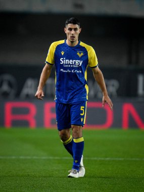 Verona 'dan Davide Faraoni İtalya' nın başkenti Verona 'da 22 Aralık 2021' de oynanan maçta Hellas Verona FC, ACF Fiorentina 'ya karşı (Arşiv portreleri) karşı karşıya geldi.